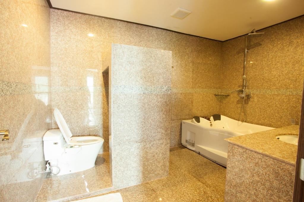 Hotel Kan Канчанабури Екстериор снимка