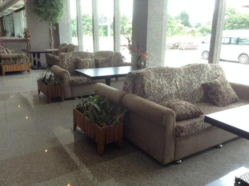 Hotel Kan Канчанабури Екстериор снимка